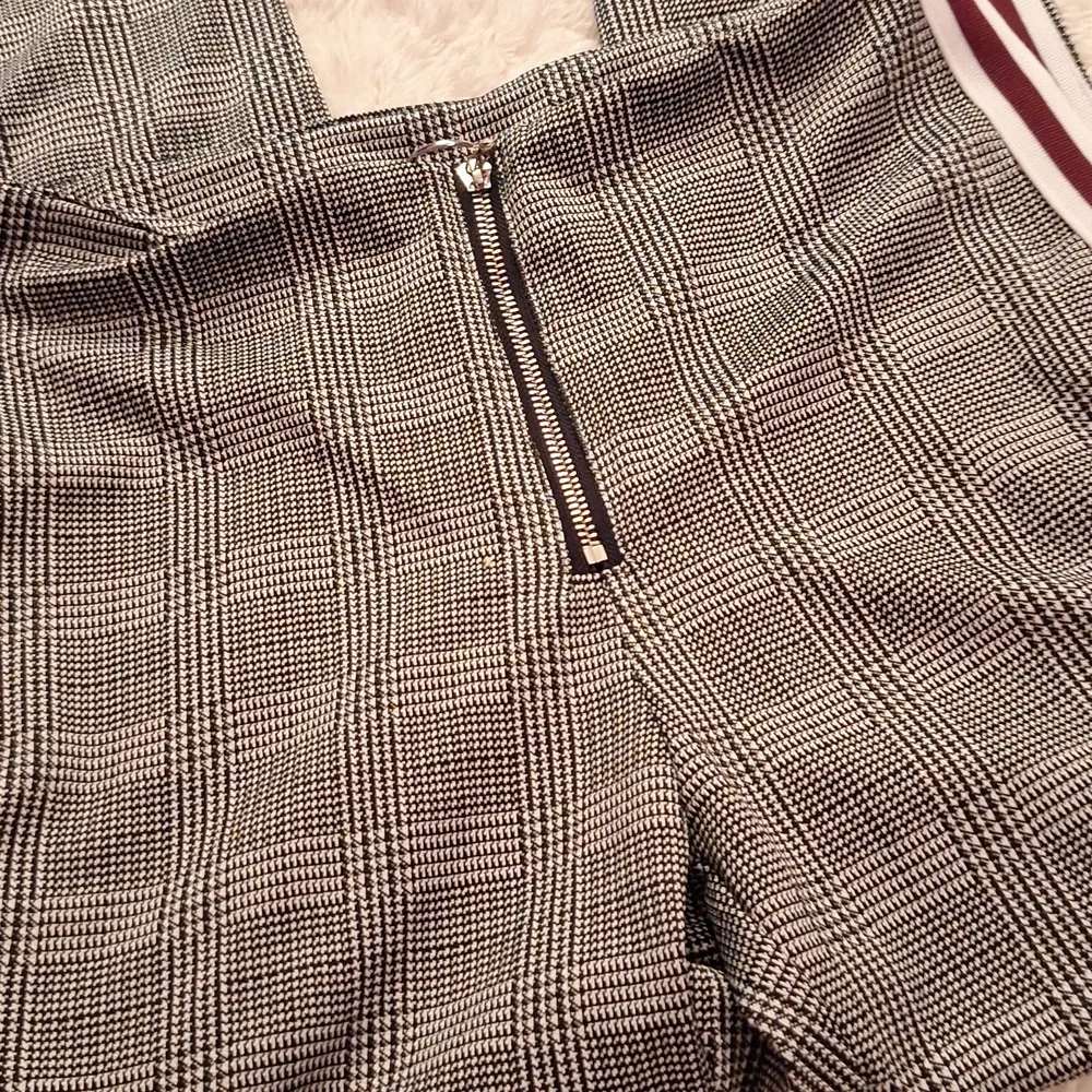 Guess Marcella Stripe Jet Blk Plaid Multi  W/ Maroon & White Stripes on Side SP - Picture 2 of 8